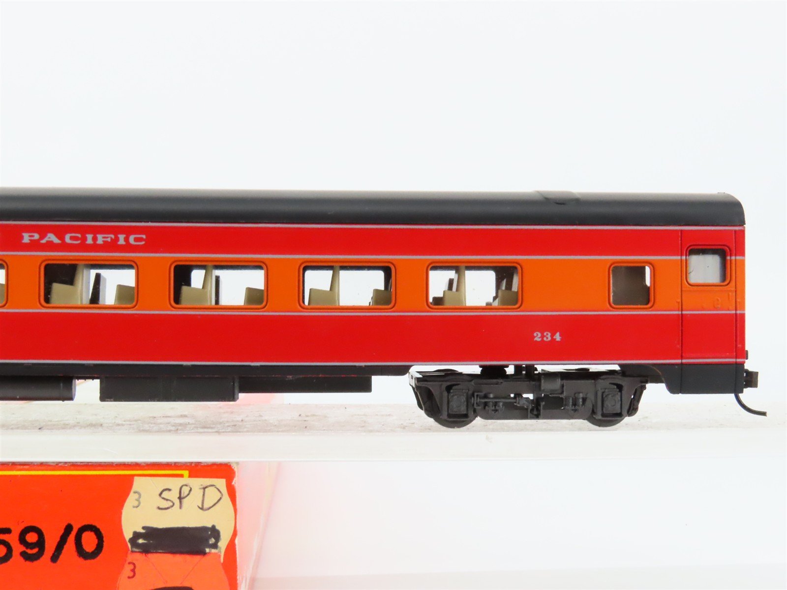 HO Scale Rivarossi 2859/0 SP Southern Pacific Daylight Coach Passenger Car #234