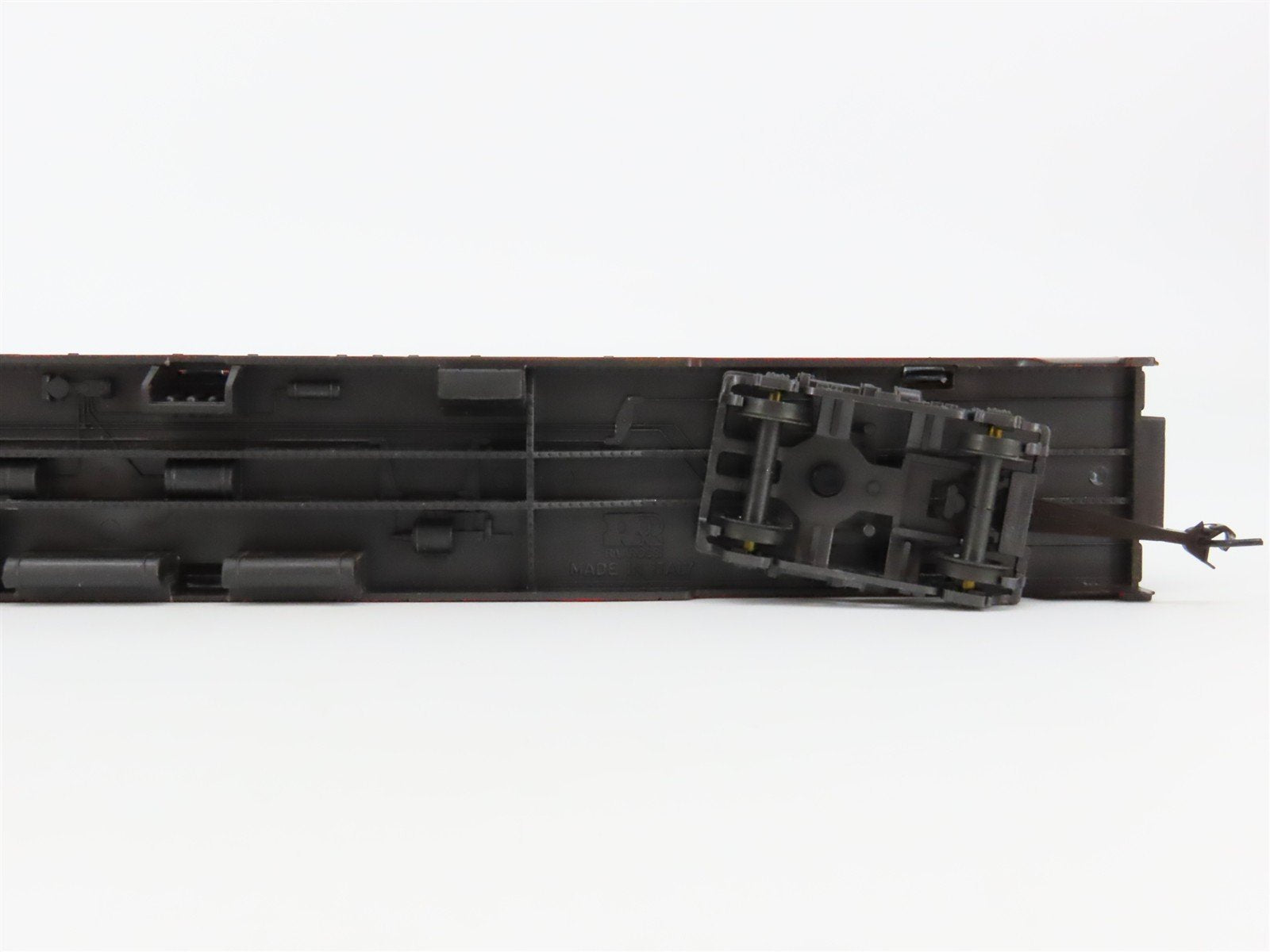 HO Scale Rivarossi 2859/0 SP Southern Pacific Daylight Coach Passenger Car #234