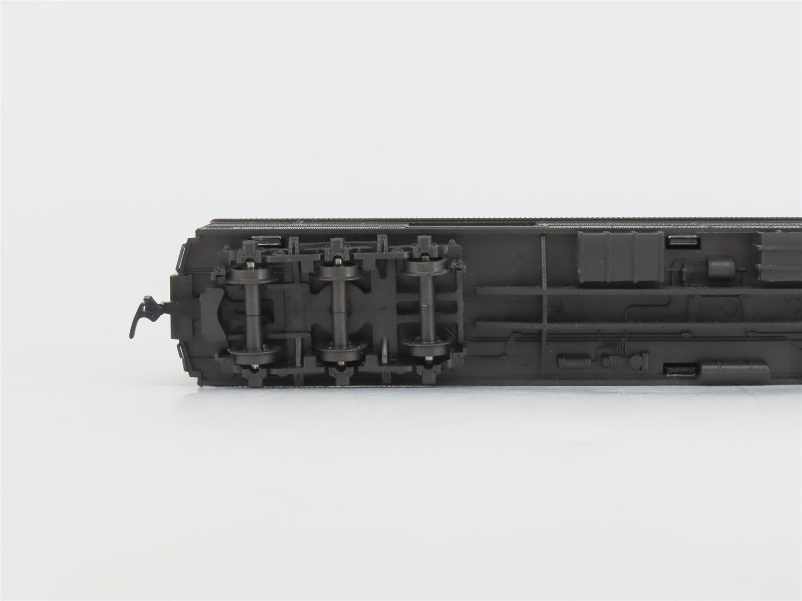HO Scale Rivarossi Unlettered RPO Combine Passenger Car