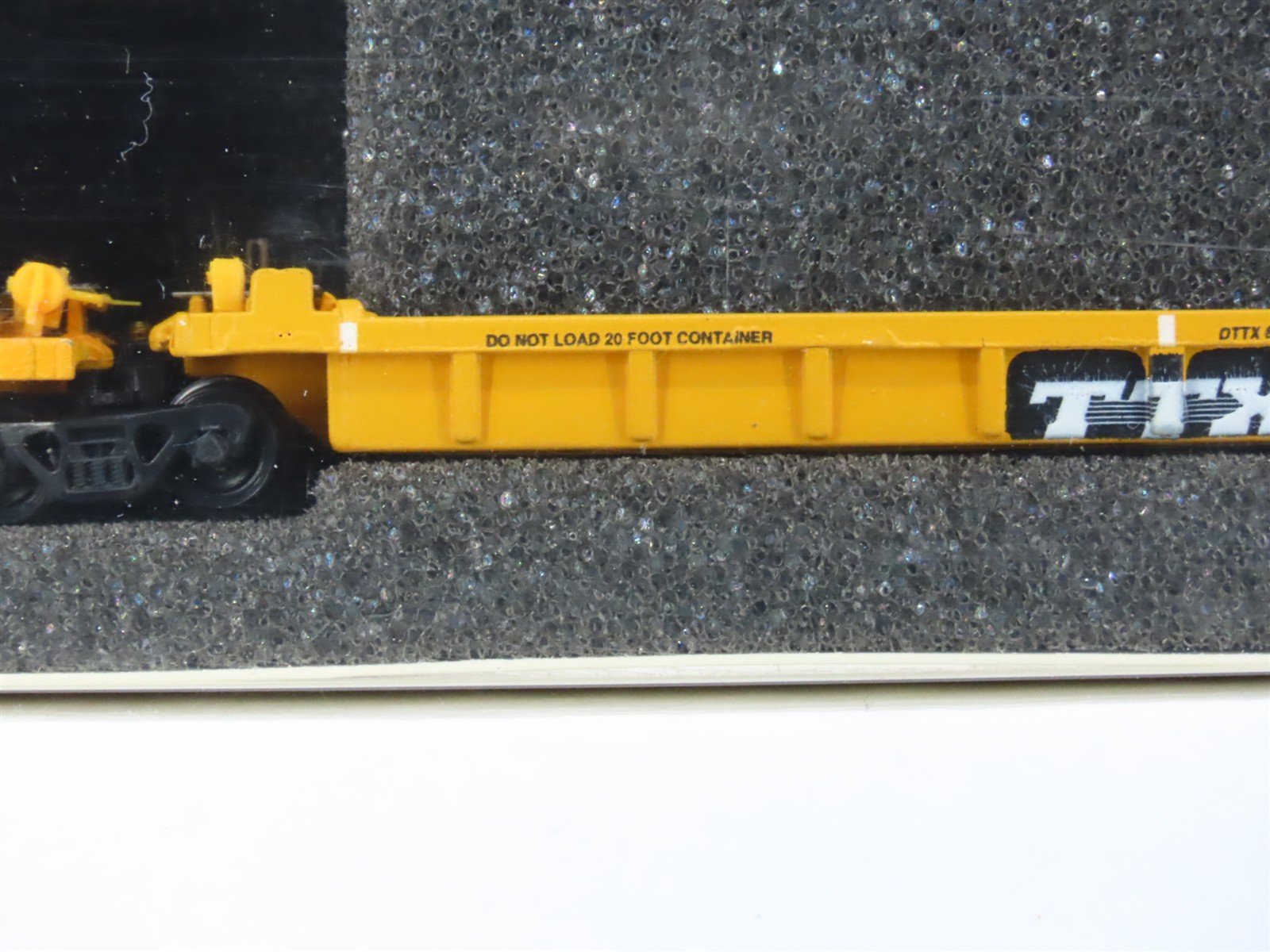 N Scale Deluxe 110111 DTTX / TTX Thrall Lo-Pac 2000 Articulated Well Car Set #2