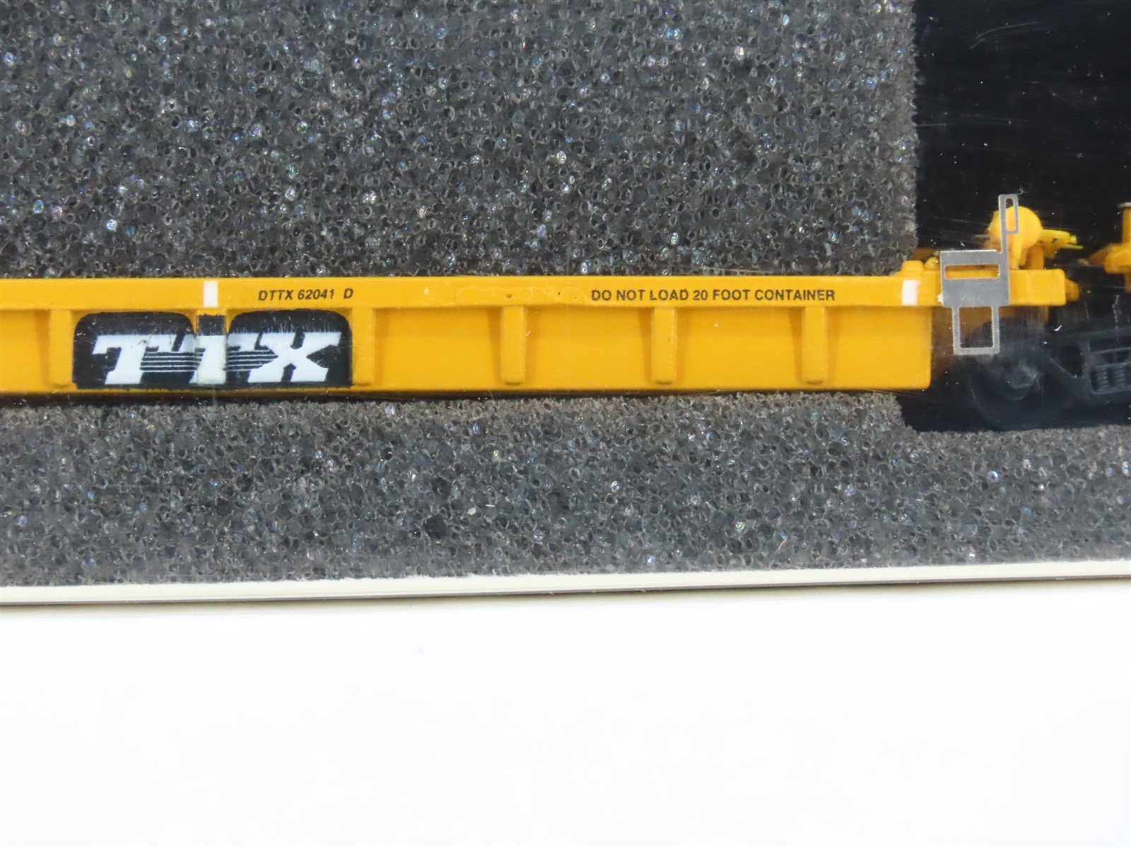 N Scale Deluxe 110111 DTTX / TTX Thrall Lo-Pac 2000 Articulated Well Car Set #2