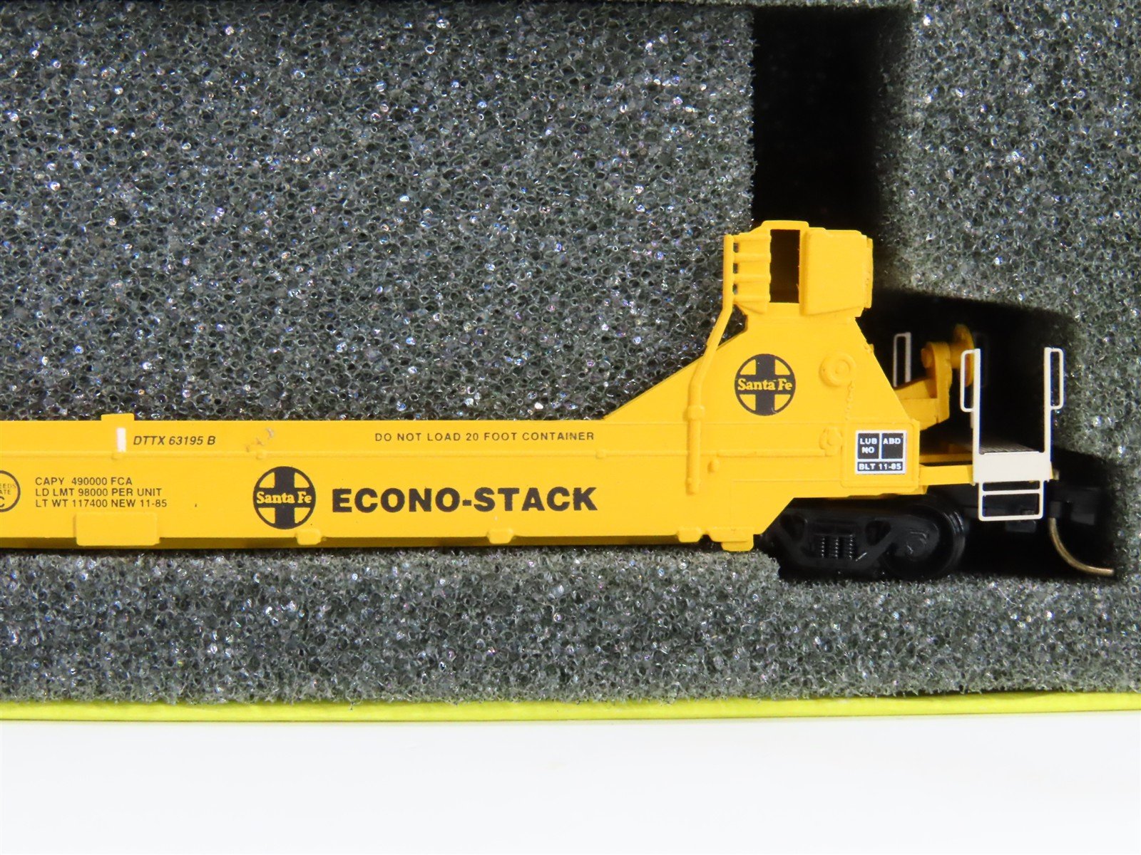 N Scale Deluxe 15020M-B DTTX / ATSF Articulated Gunderson Twinstack 5-Unit Set