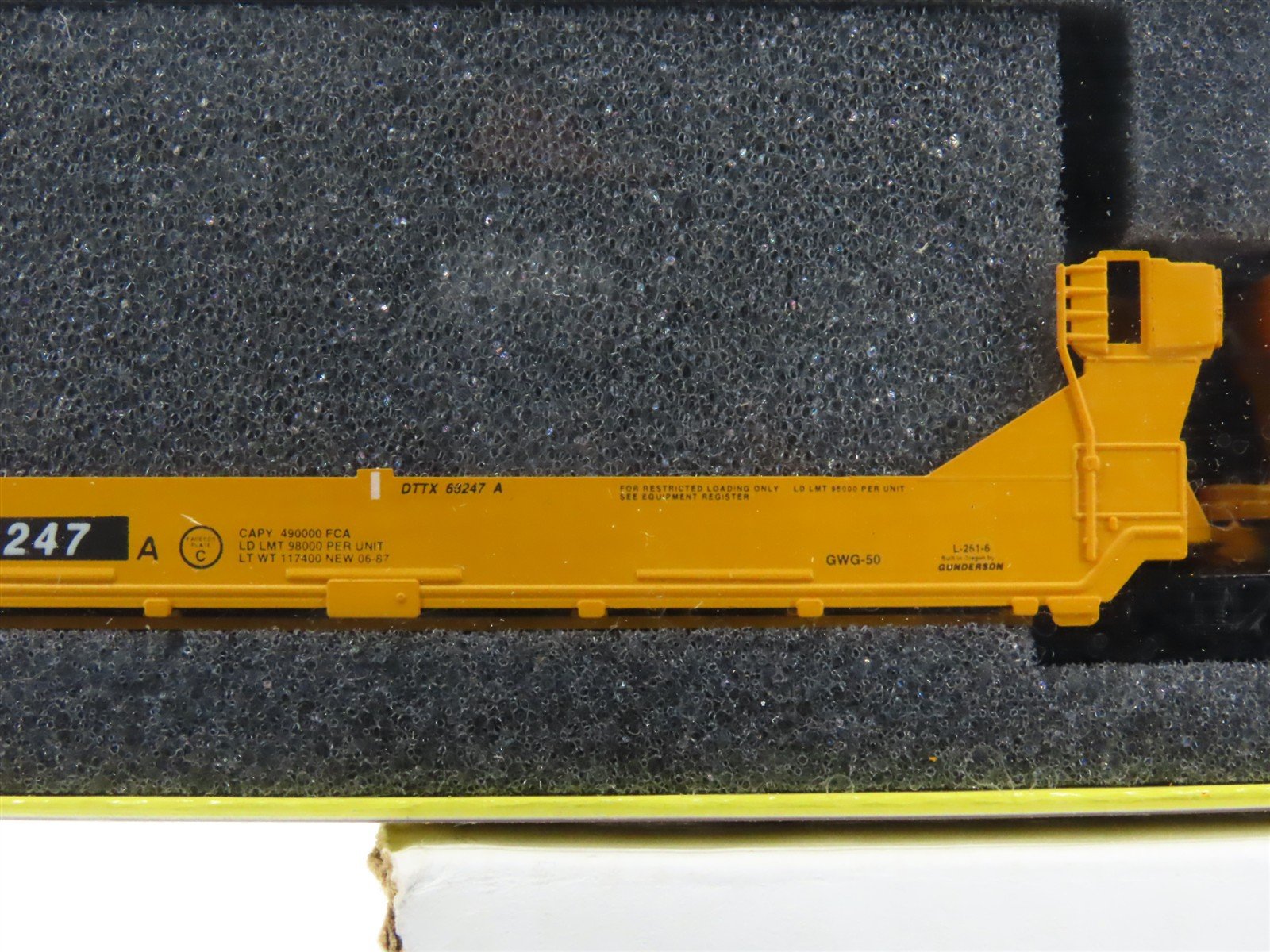 N Scale Deluxe 15050M-B DTTX / TXX Articulated Gunderson Twinstack 5-Unit Set