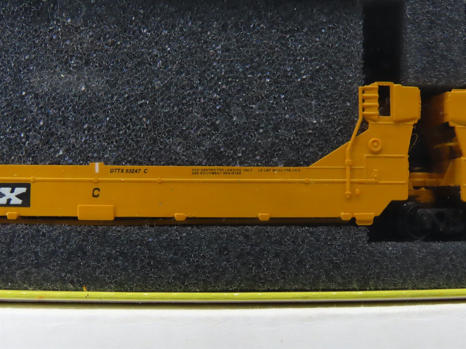 N Scale Deluxe 15050M-B DTTX / TXX Articulated Gunderson Twinstack 5-Unit Set