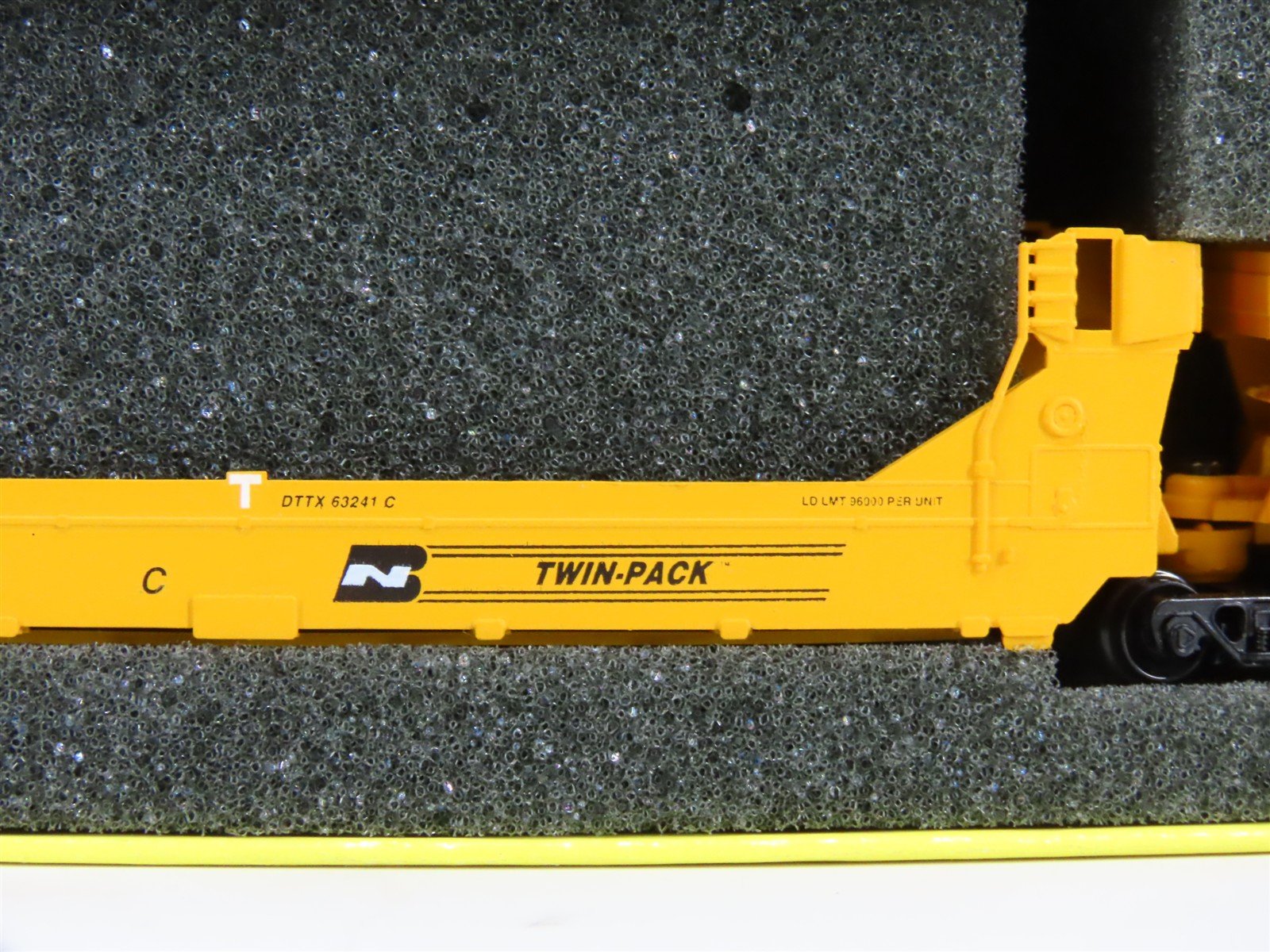 N Deluxe 15030M-A DTTX TTX / BN Articulated Gunderson Twinstack 5-Unit Set