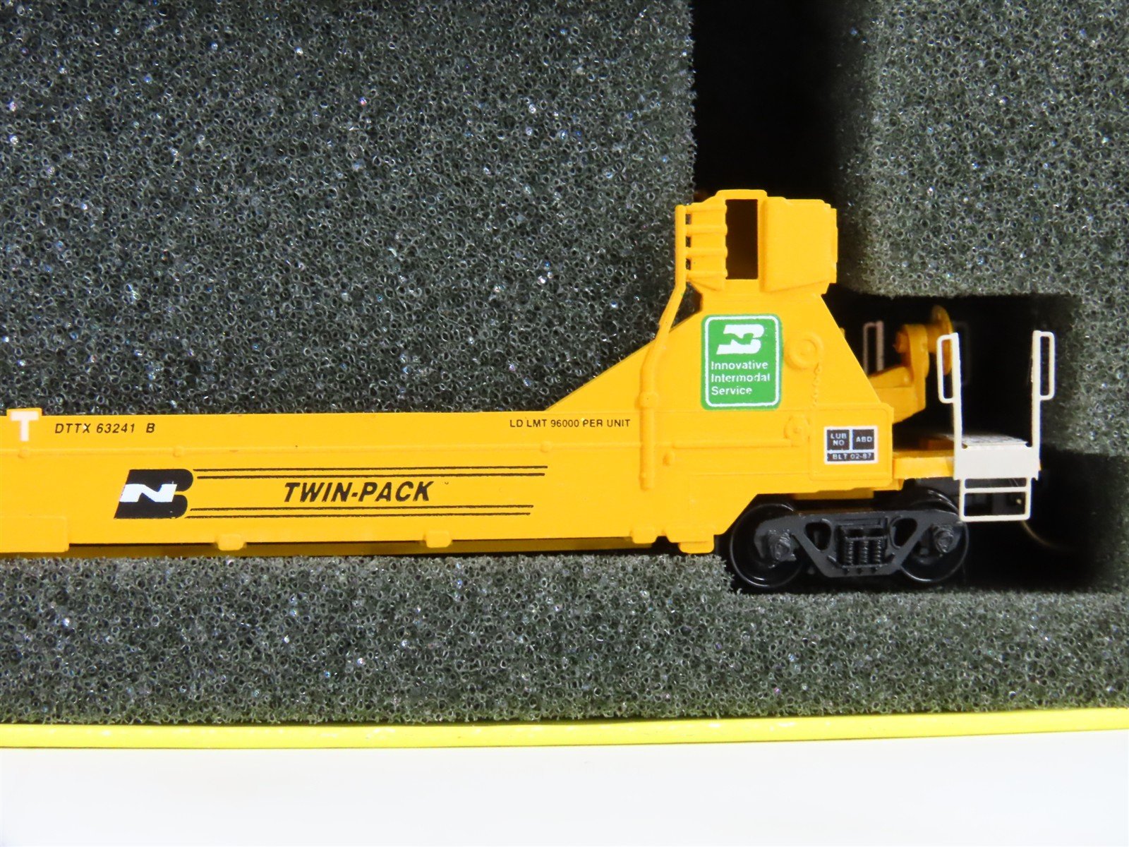 N Deluxe 15030M-A DTTX TTX / BN Articulated Gunderson Twinstack 5-Unit Set