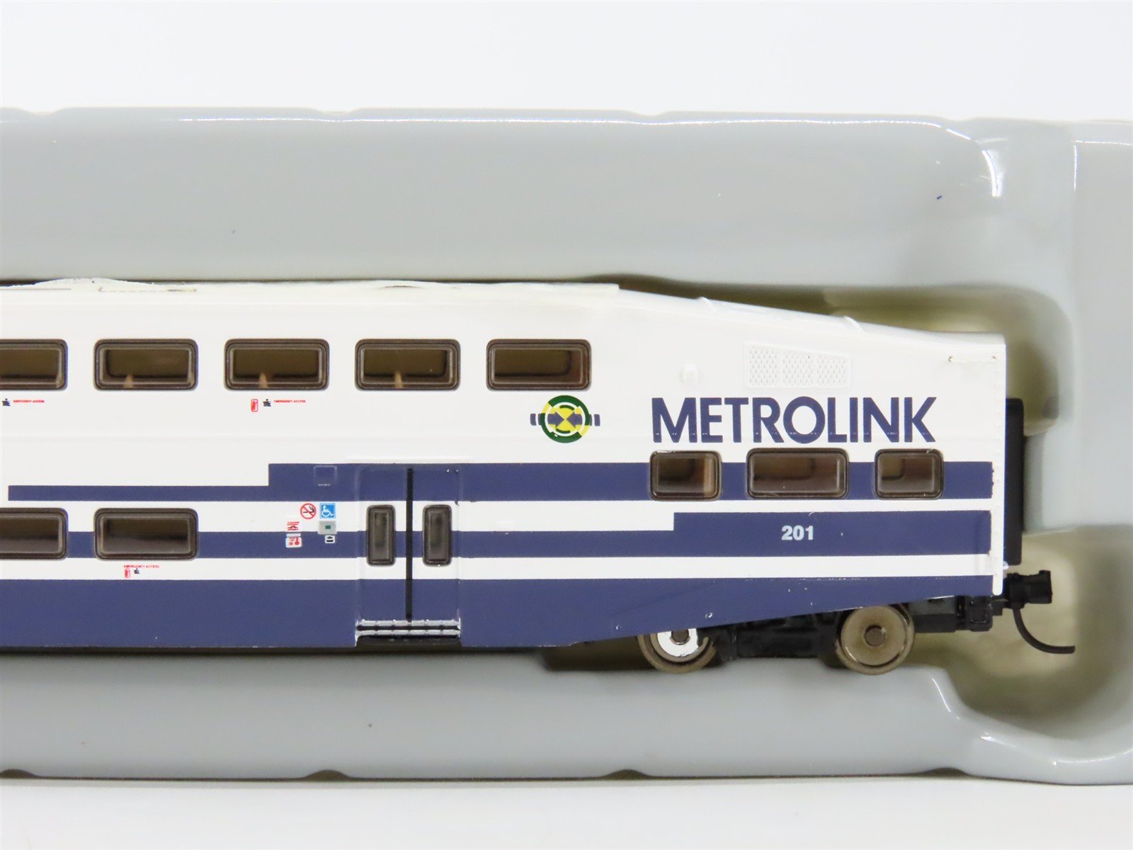 N Scale Athearn 10140 Metrolink Bombardier Coach Passenger Car #201