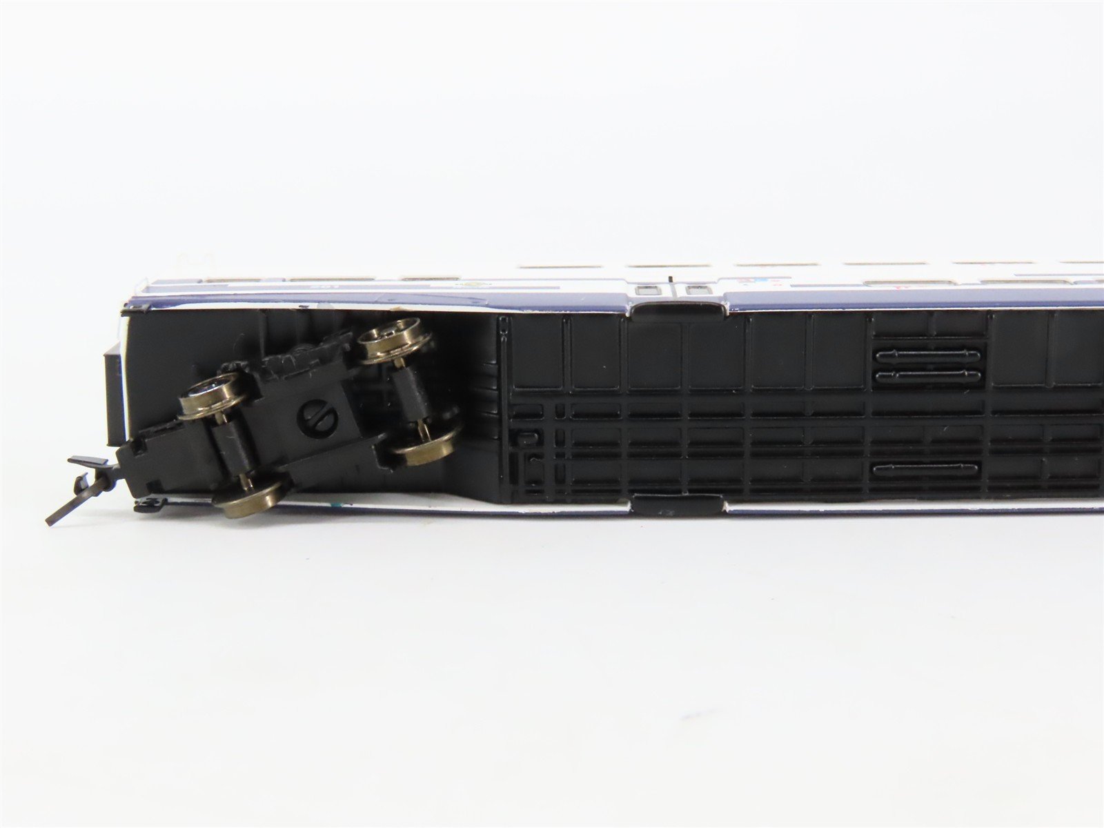 N Scale Athearn 10140 Metrolink Bombardier Coach Passenger Car #201