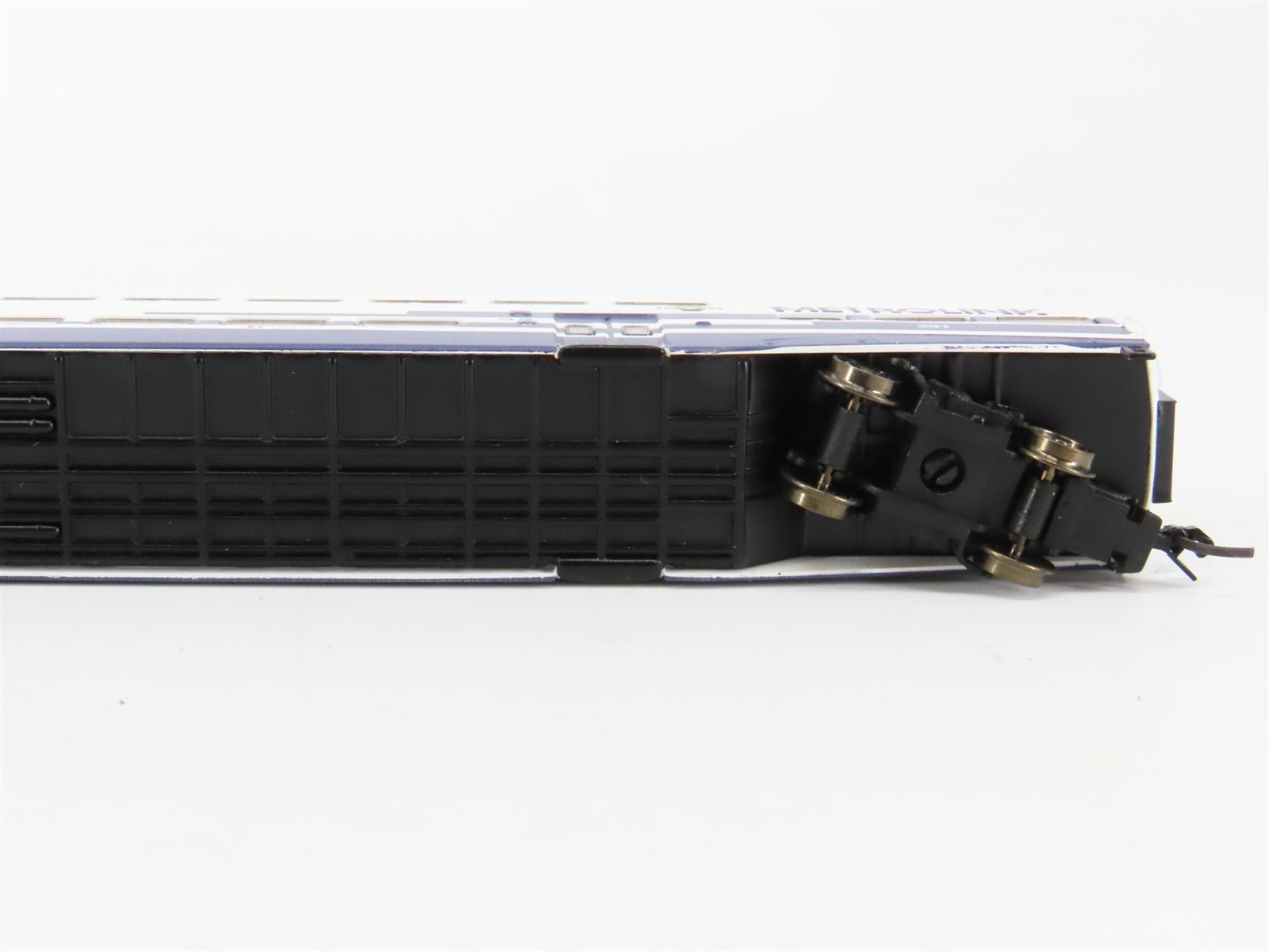 N Scale Athearn 10140 Metrolink Bombardier Coach Passenger Car #201