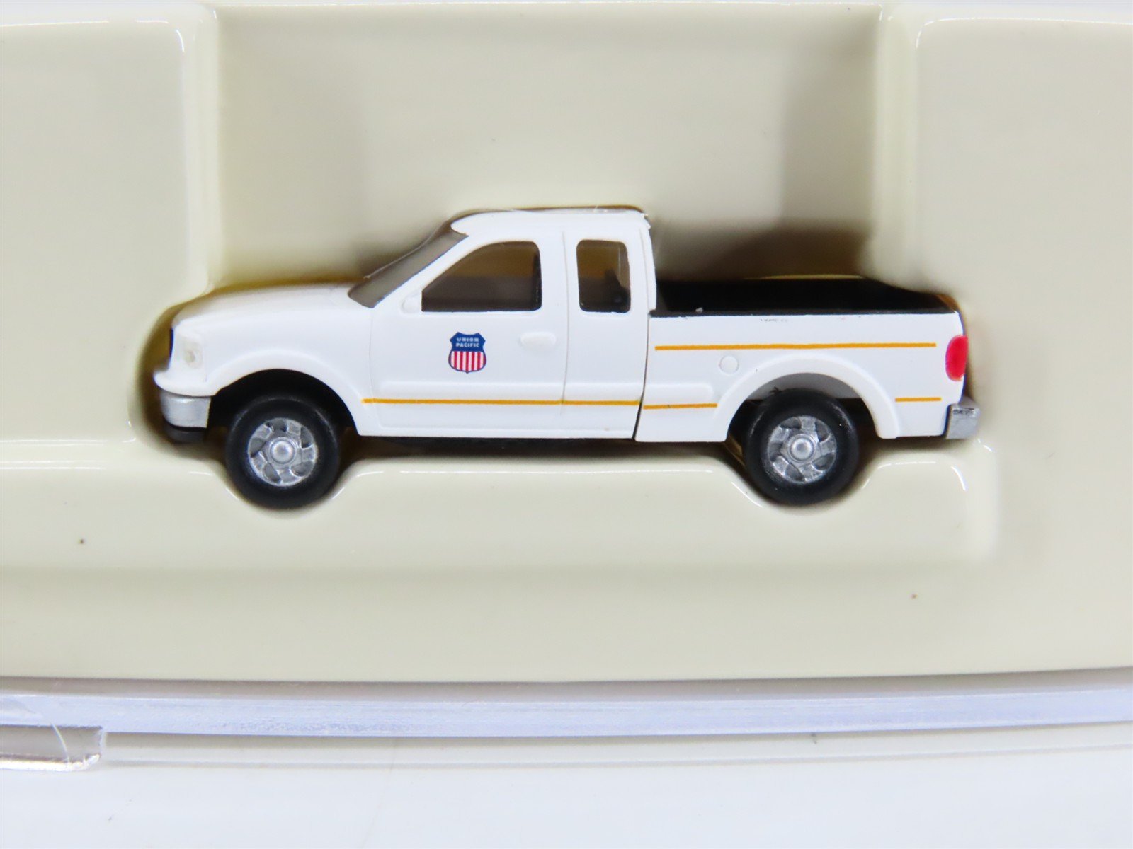 N 1/160 Scale Atlas 2992 UP Union Pacific Ford F-150 Trucks 2-Pack