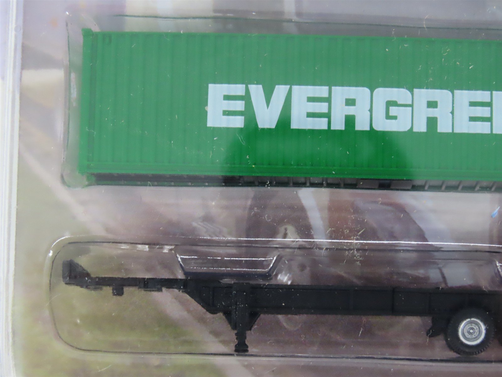 N 1/160 Scale KATO 31-616 Red Volvo Tractor w/ 40' Evergreen Container & Chassis