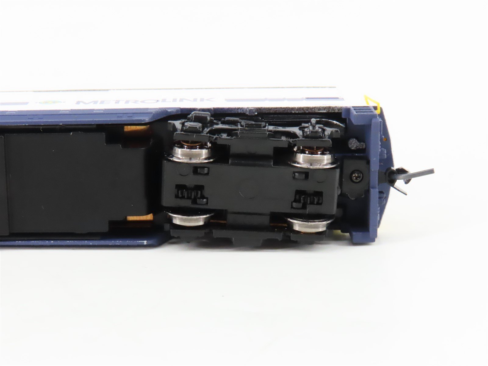 N Scale Athearn Metrolink F59PHI Diesel Locomotive #877
