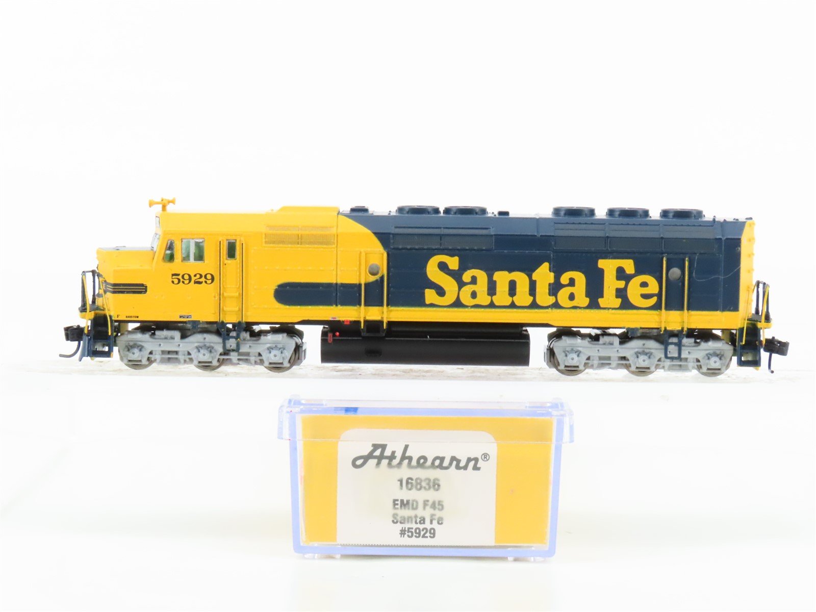 N Scale Athearn 16836 ATSF Santa Fe F45 Diesel Locomotive #5929