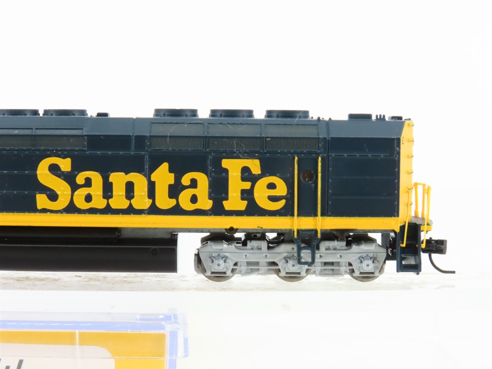 N Scale Athearn 16827 ATSF Santa Fe F45 Diesel Locomotive #5948