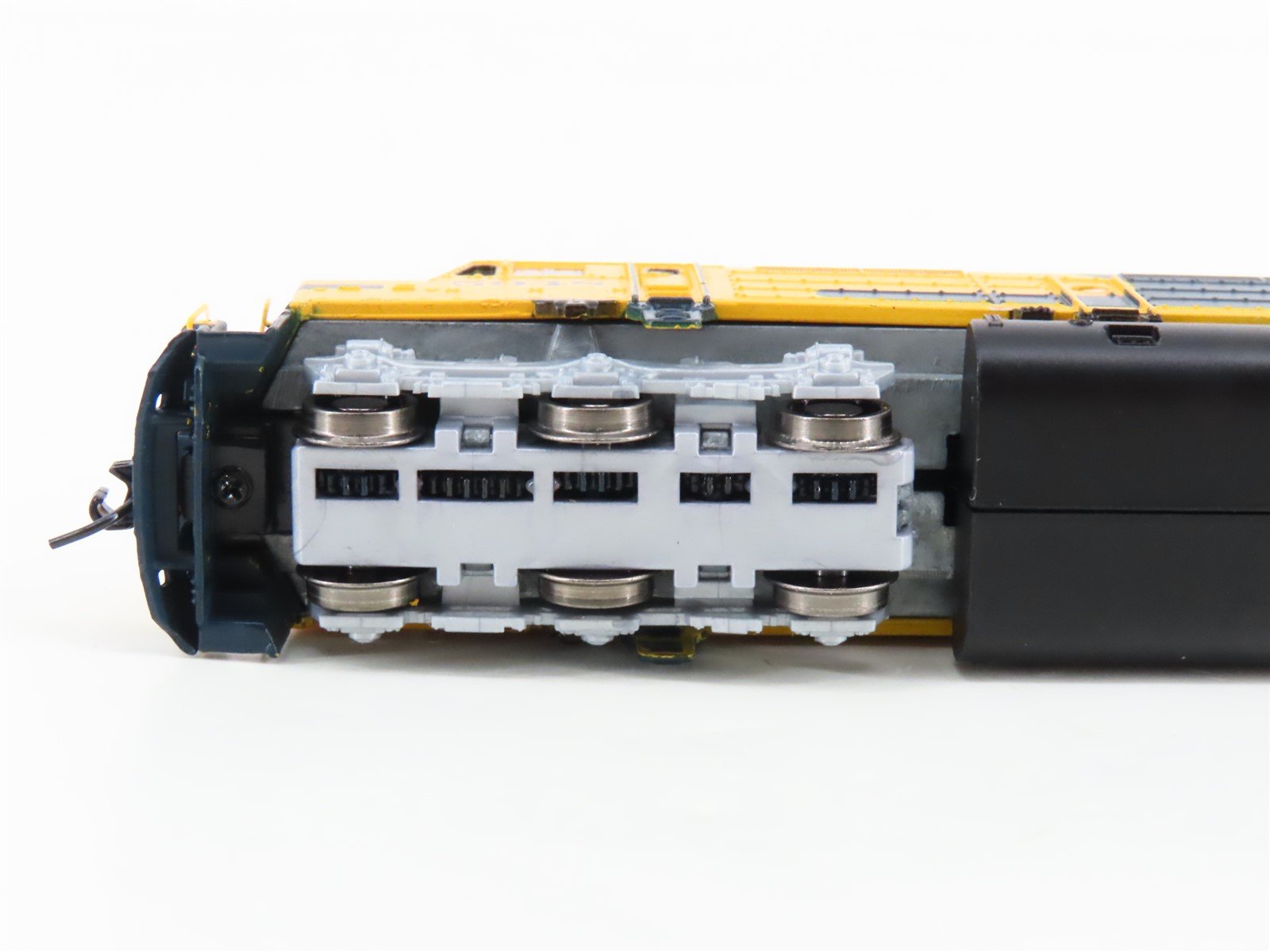 N Scale Athearn 16827 ATSF Santa Fe F45 Diesel Locomotive #5948