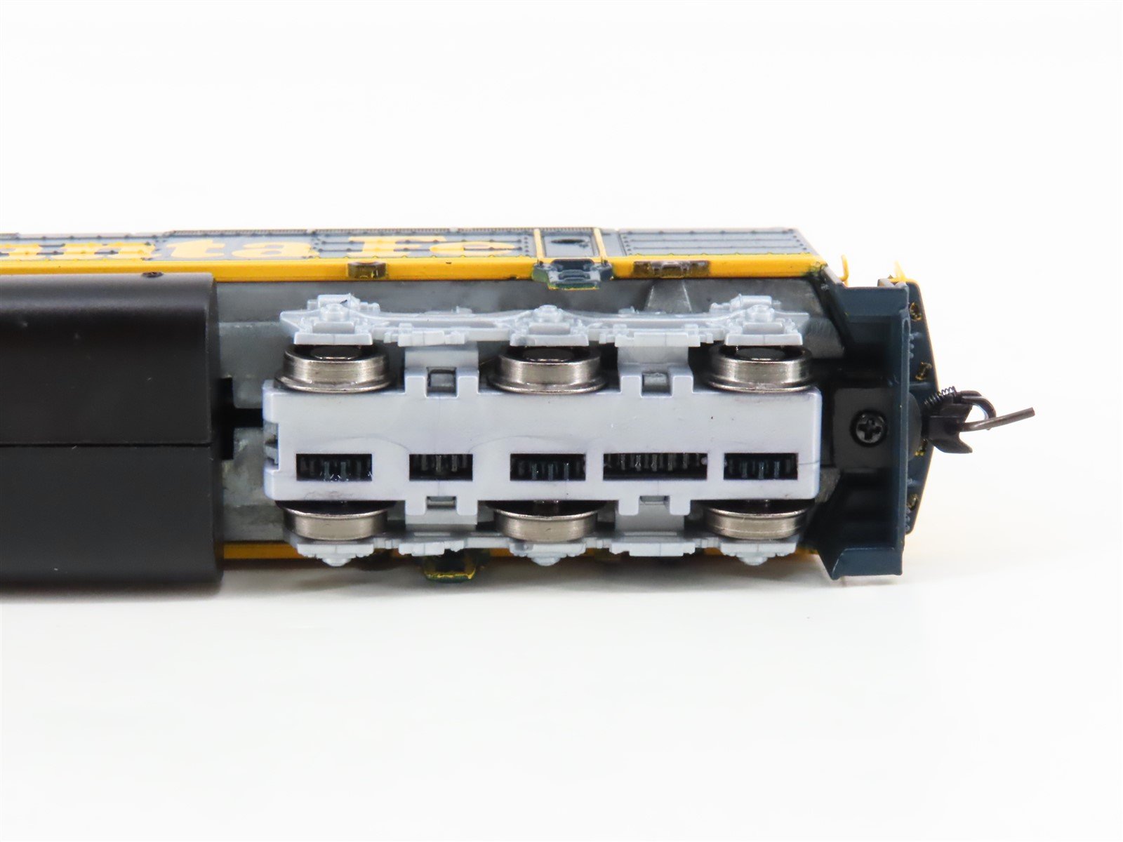 N Scale Athearn 16827 ATSF Santa Fe F45 Diesel Locomotive #5948