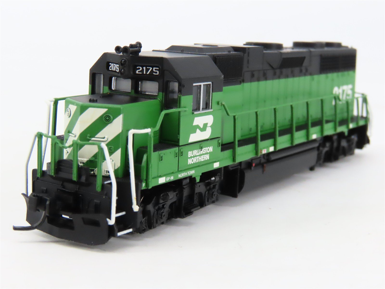 N Scale Atlas 49824 BN Burlington Northern EMD GP38 Diesel #2175 - DCC Ready