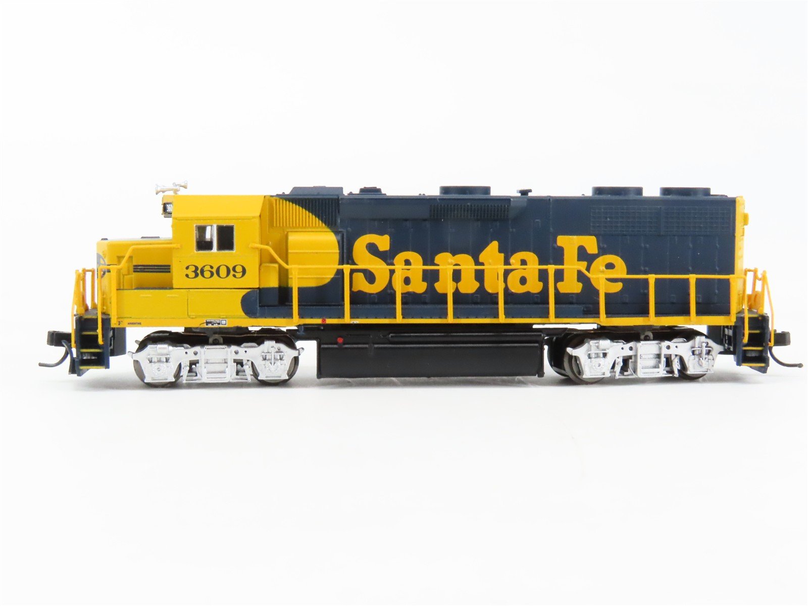 N Scale Atlas ATSF Santa Fe EMD GP39-2 Ph. 1 Diesel #3609 - DCC Ready