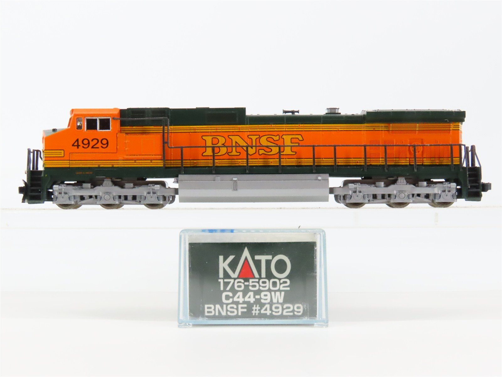 N Scale KATO 176-5902 BNSF Railway GE C44-9W "Dash 9" Diesel #4929 - DCC Ready