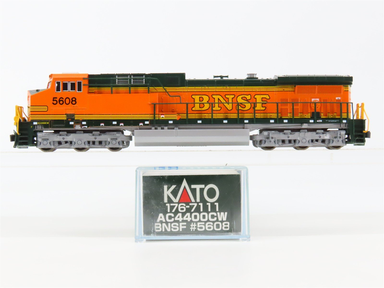 N Scale KATO 176-7111 BNSF Railway GE AC4400CW Diesel #5608 - DCC Ready