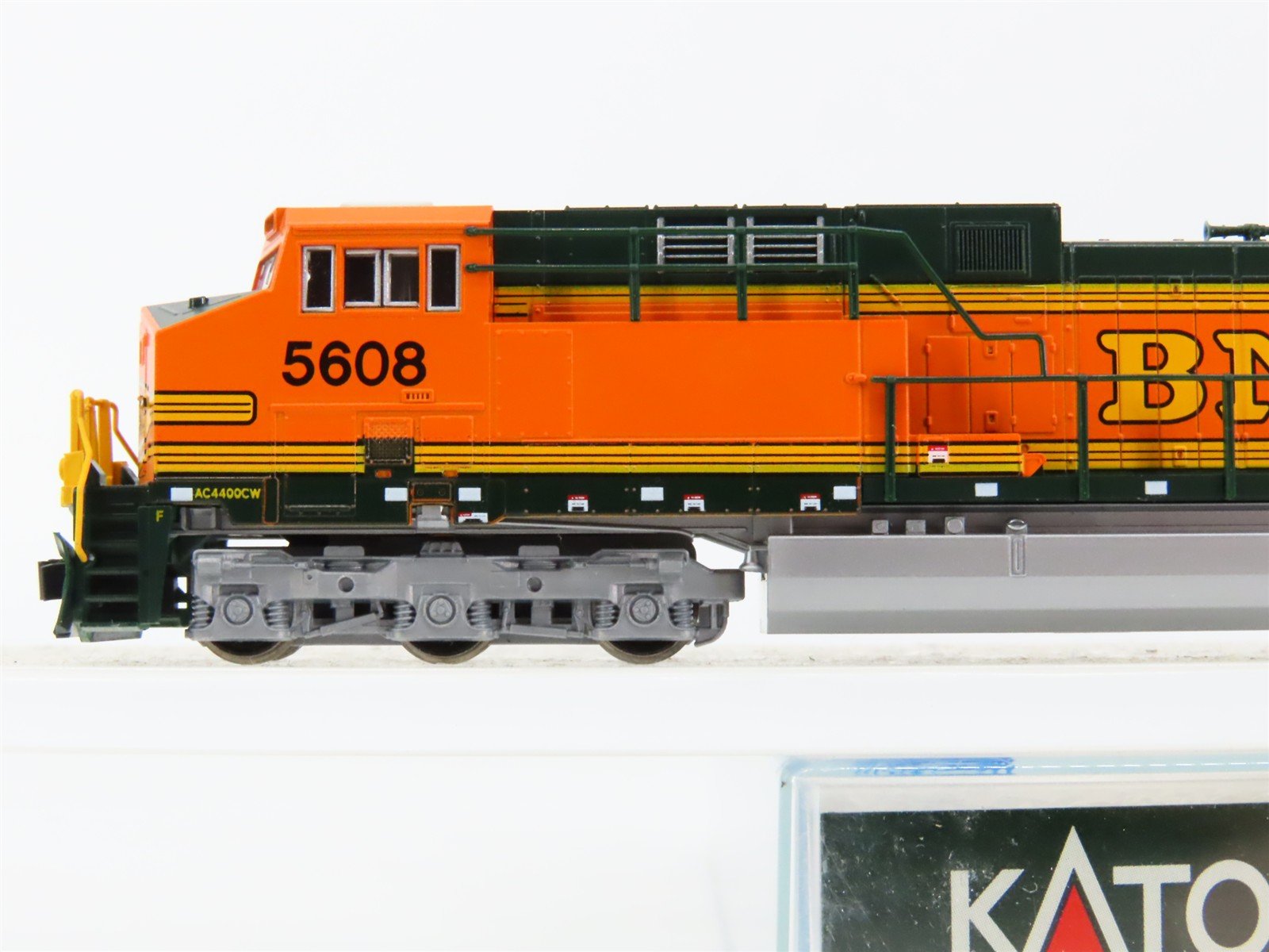N Scale KATO 176-7111 BNSF Railway GE AC4400CW Diesel #5608 - DCC Ready