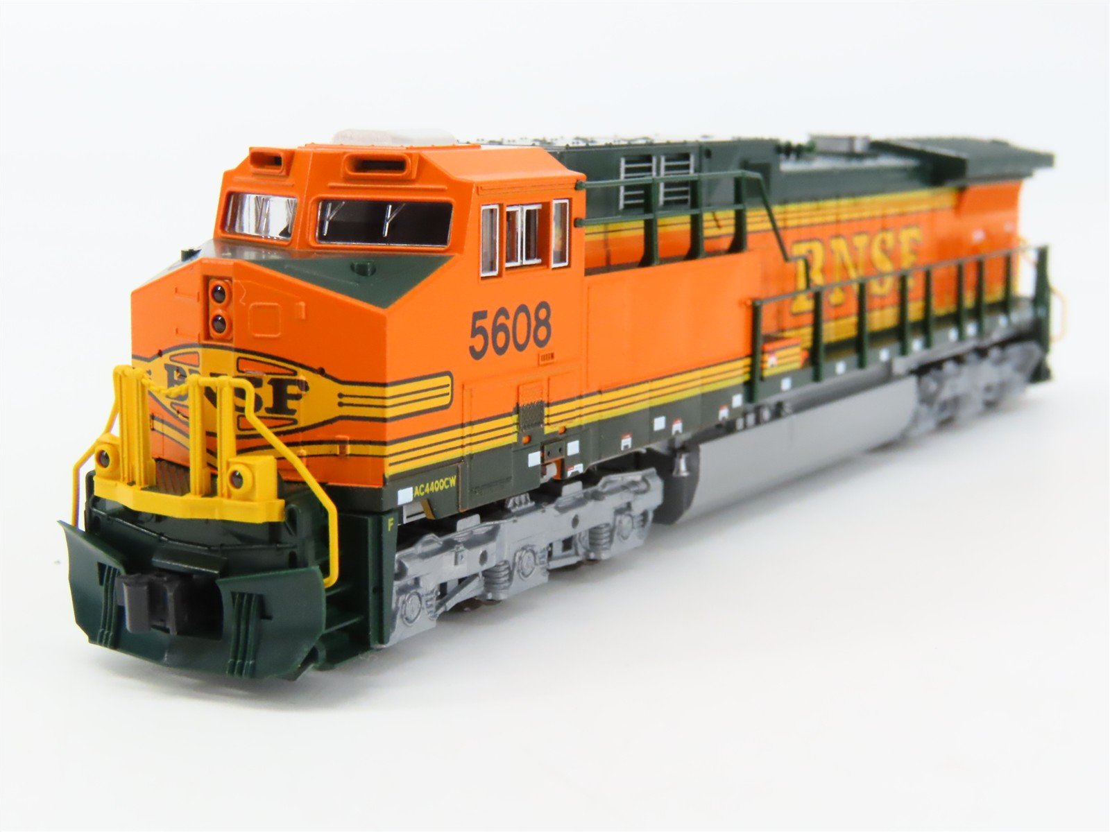 N Scale KATO 176-7111 BNSF Railway GE AC4400CW Diesel #5608 - DCC Ready