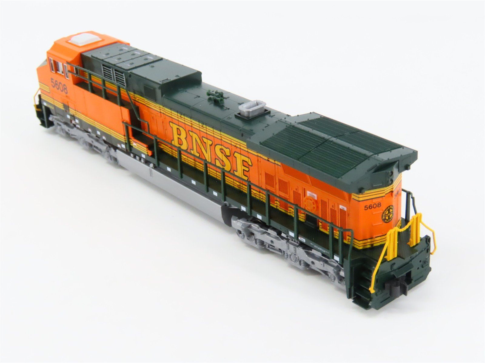 N Scale KATO 176-7111 BNSF Railway GE AC4400CW Diesel #5608 - DCC Ready