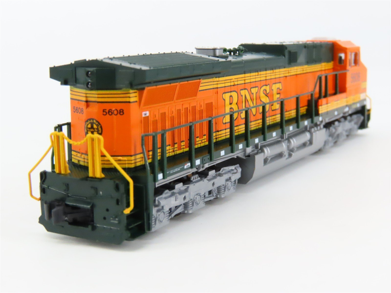 N Scale KATO 176-7111 BNSF Railway GE AC4400CW Diesel #5608 - DCC Ready