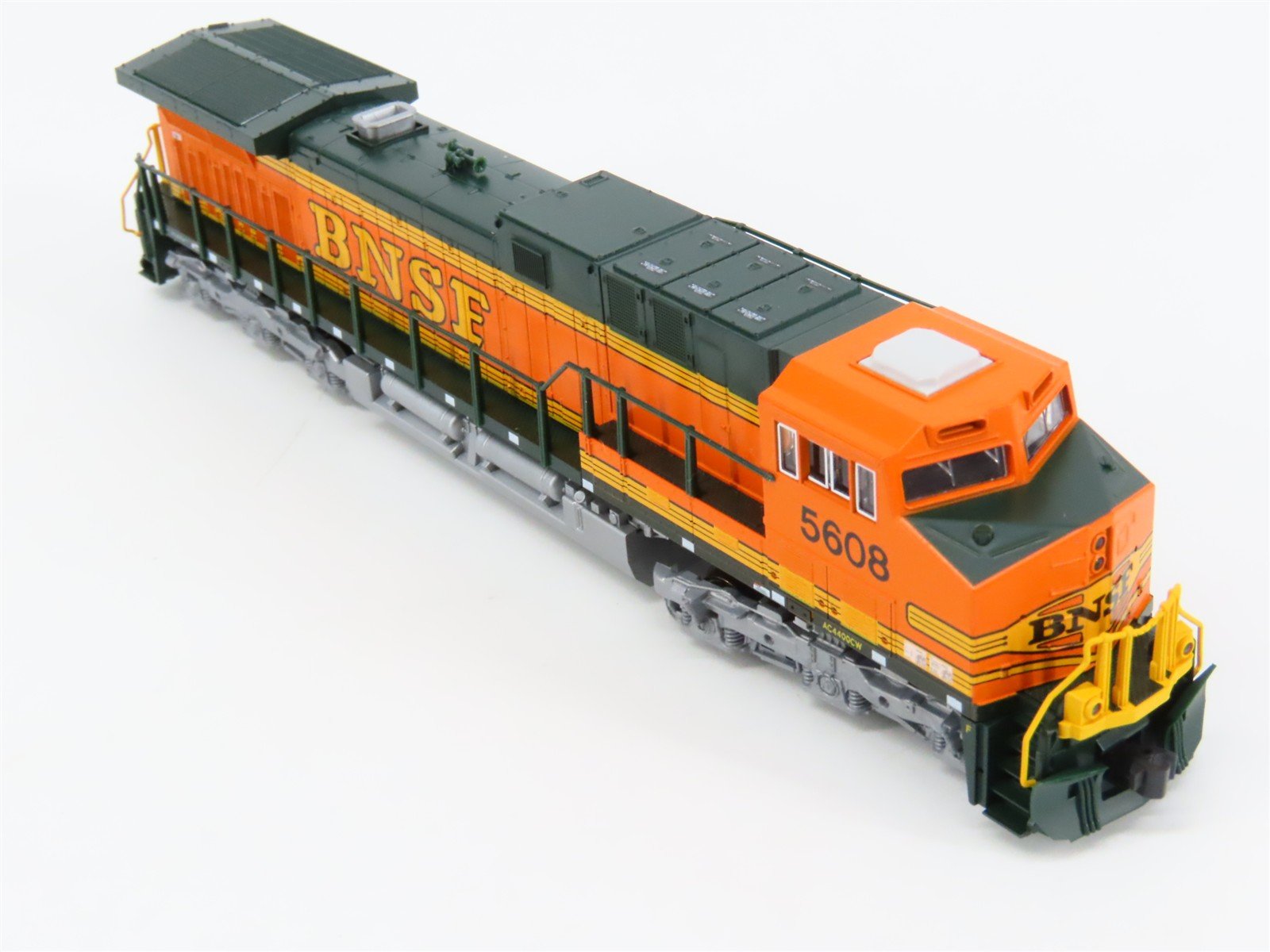 N Scale KATO 176-7111 BNSF Railway GE AC4400CW Diesel #5608 - DCC Ready