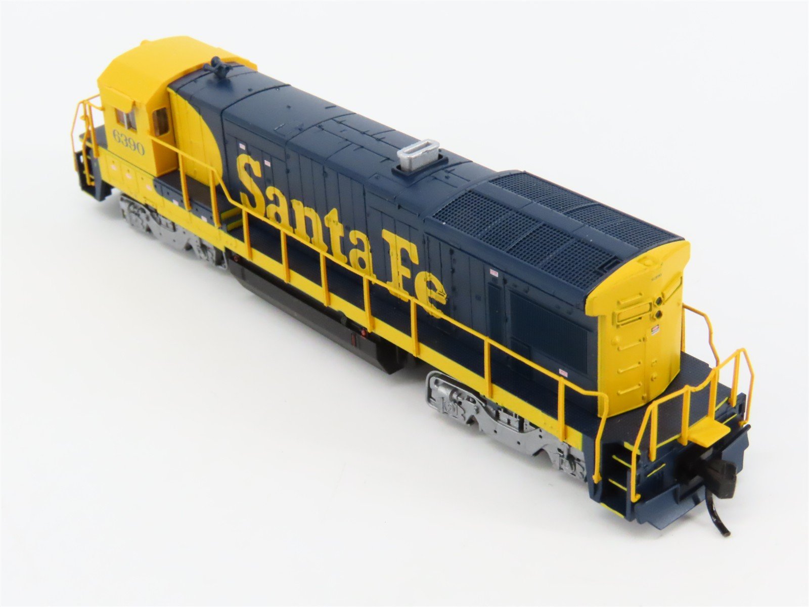 N Scale Atlas 49707 ATSF Santa Fe B23-7 Diesel Locomotive #6390