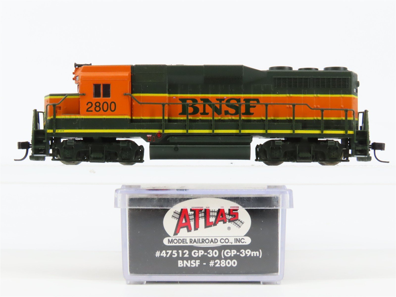 N Scale Atlas Classic 47512 BNSF Railway GP30 (GP39M) Diesel Locomotive #2800