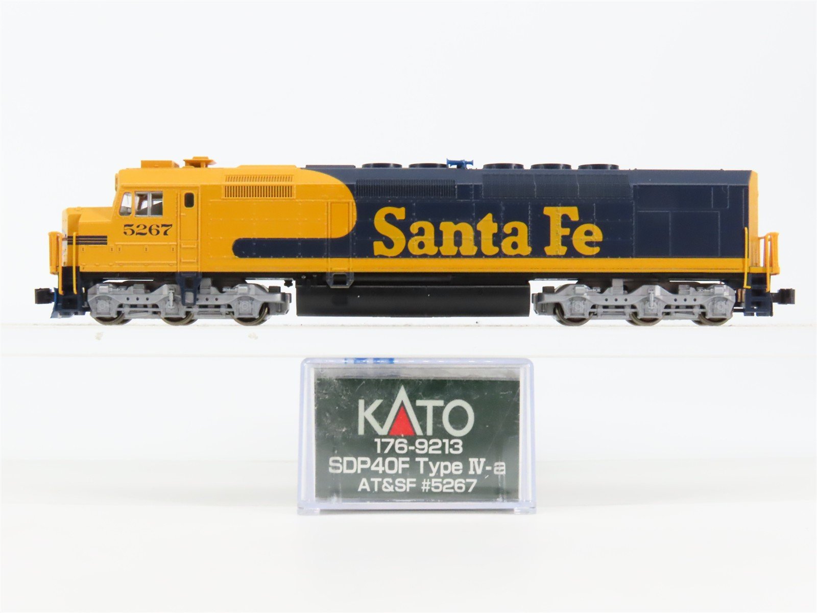 N Scale Kato 176-9213 ATSF Santa Fe SDP40F Diesel Locomotive #5267