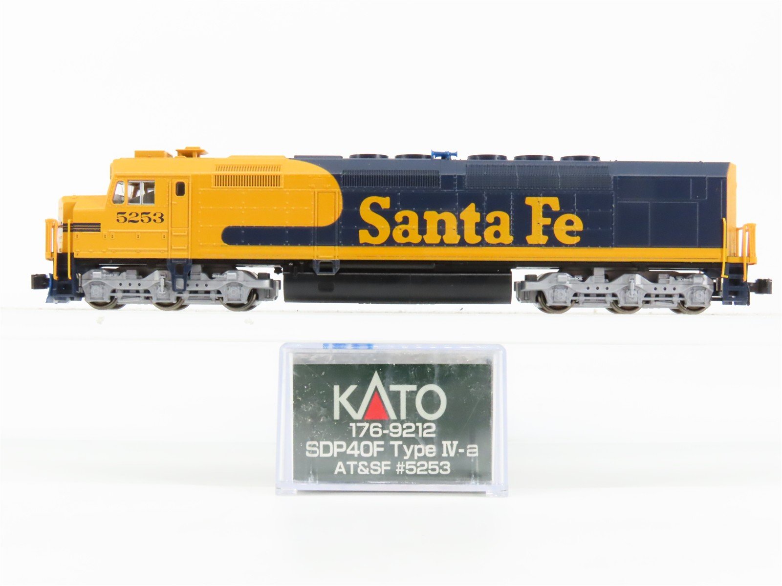 N Scale Kato 176-9213 ATSF Santa Fe SDP40F Diesel Locomotive #5267