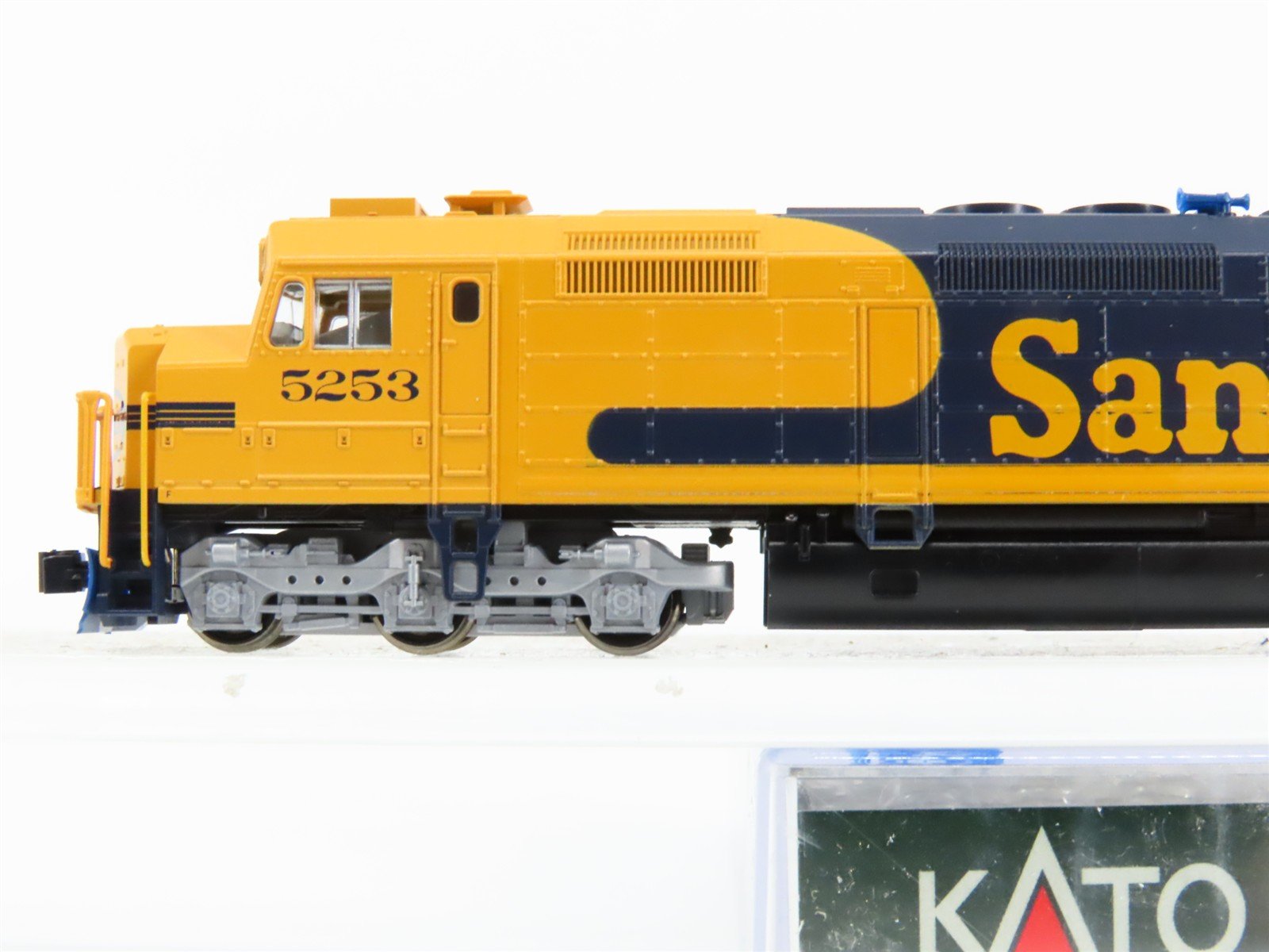 N Scale Kato 176-9213 ATSF Santa Fe SDP40F Diesel Locomotive #5267