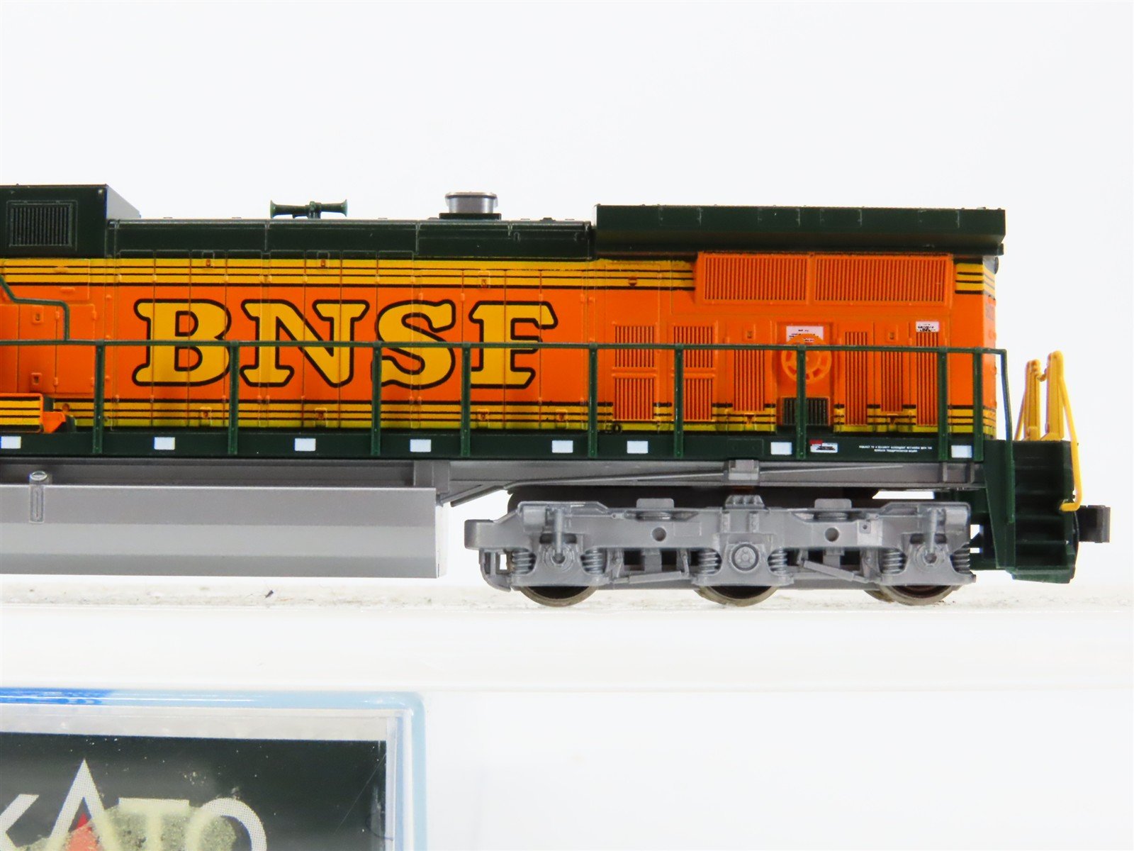 N Scale Kato 176-7111 BNSF Railway AC4400CW Diesel Locomotive #5622