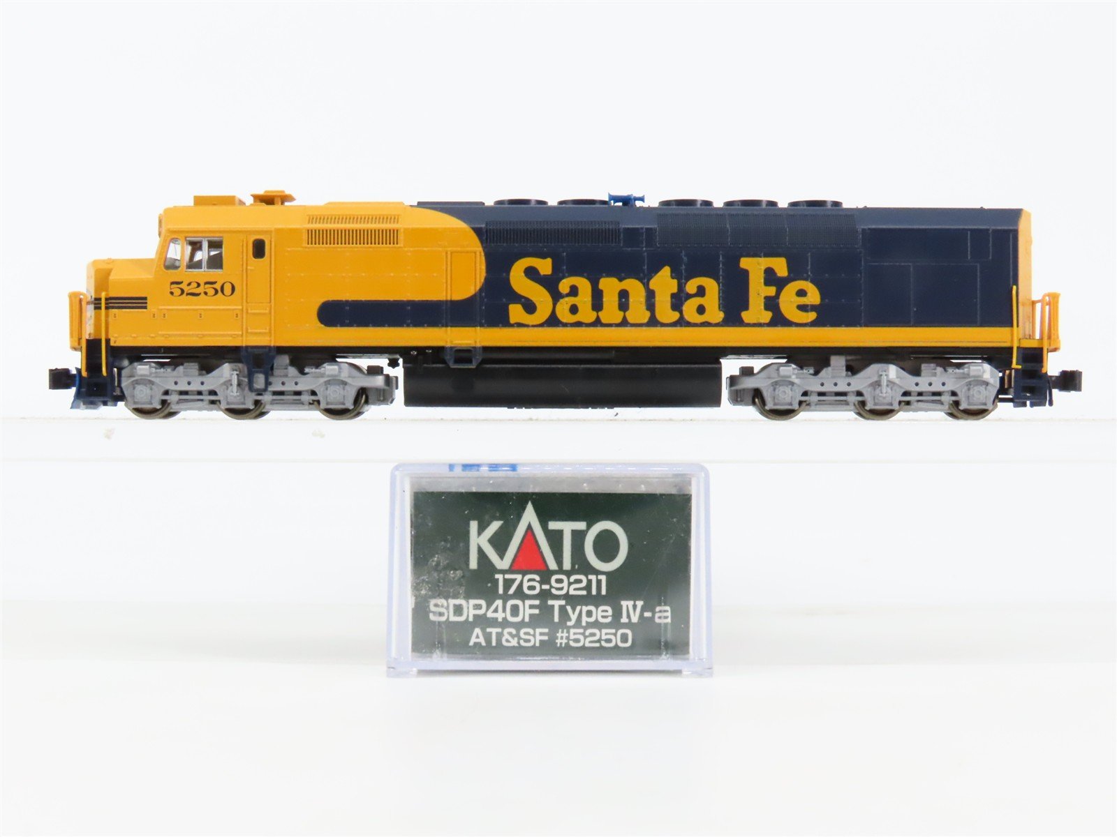 N Scale Kato 176-9211 ATSF Santa Fe SDP40F Diesel Locomotive #5250