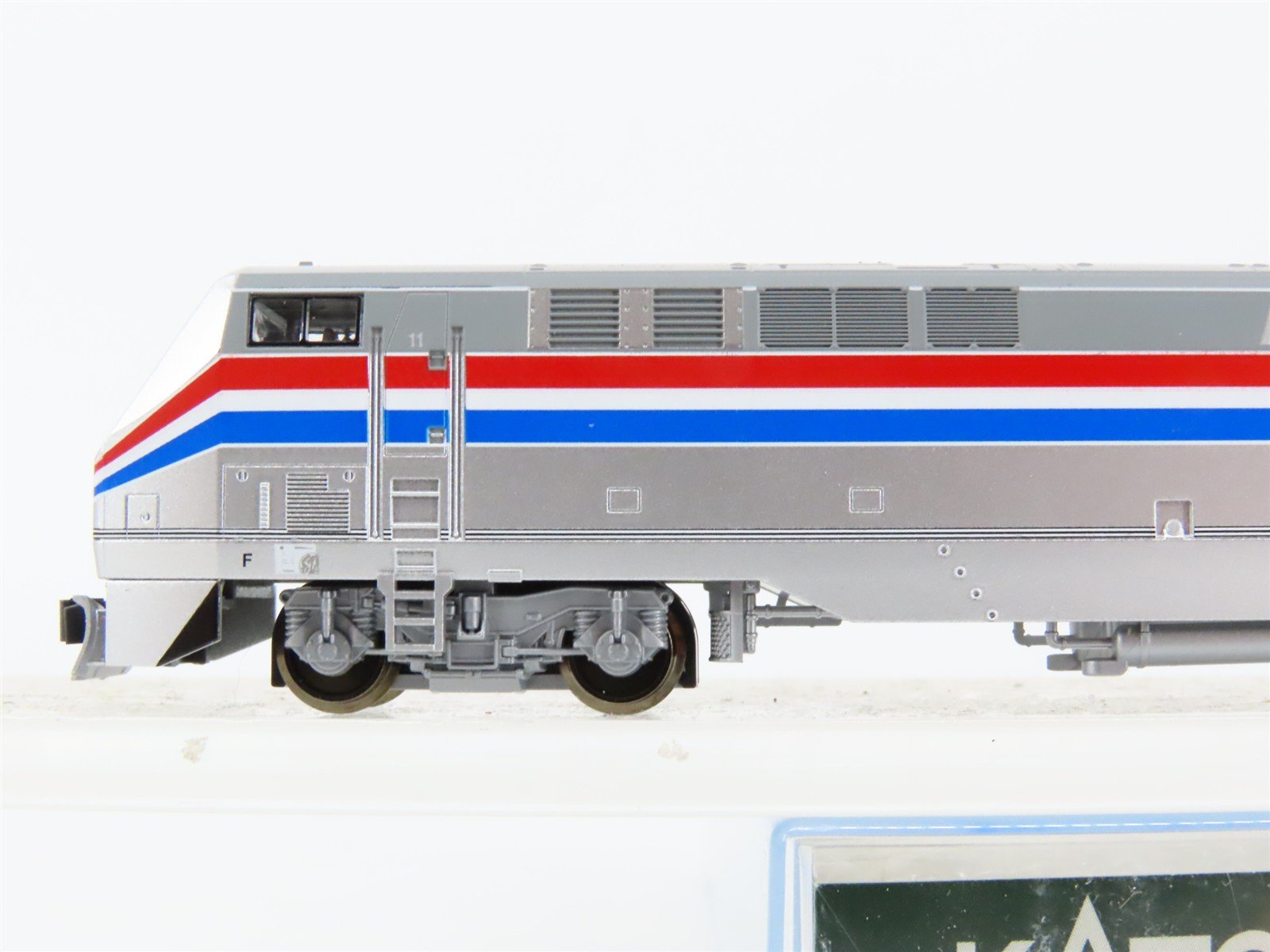 N Scale Kato 176-6001 Amtrak Phase II P42DC Diesel Locomotive #11