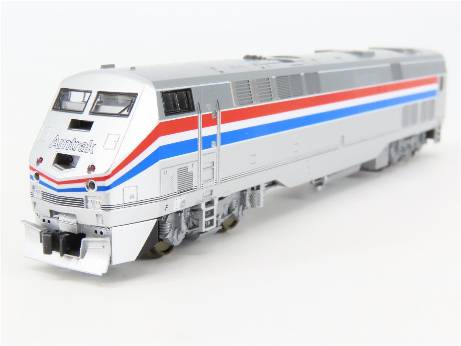 N Scale Kato 176-6001 Amtrak Phase II P42DC Diesel Locomotive #11