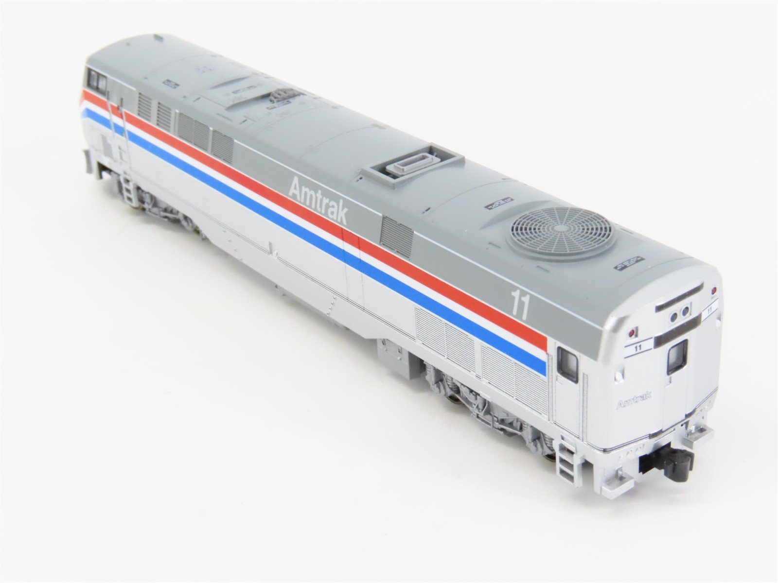 N Scale Kato 176-6001 Amtrak Phase II P42DC Diesel Locomotive #11