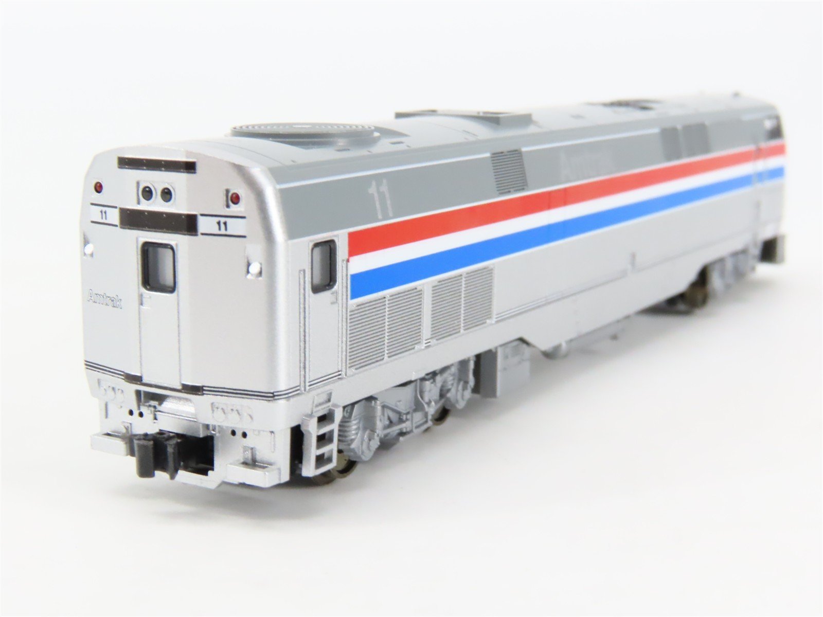 N Scale Kato 176-6001 Amtrak Phase II P42DC Diesel Locomotive #11