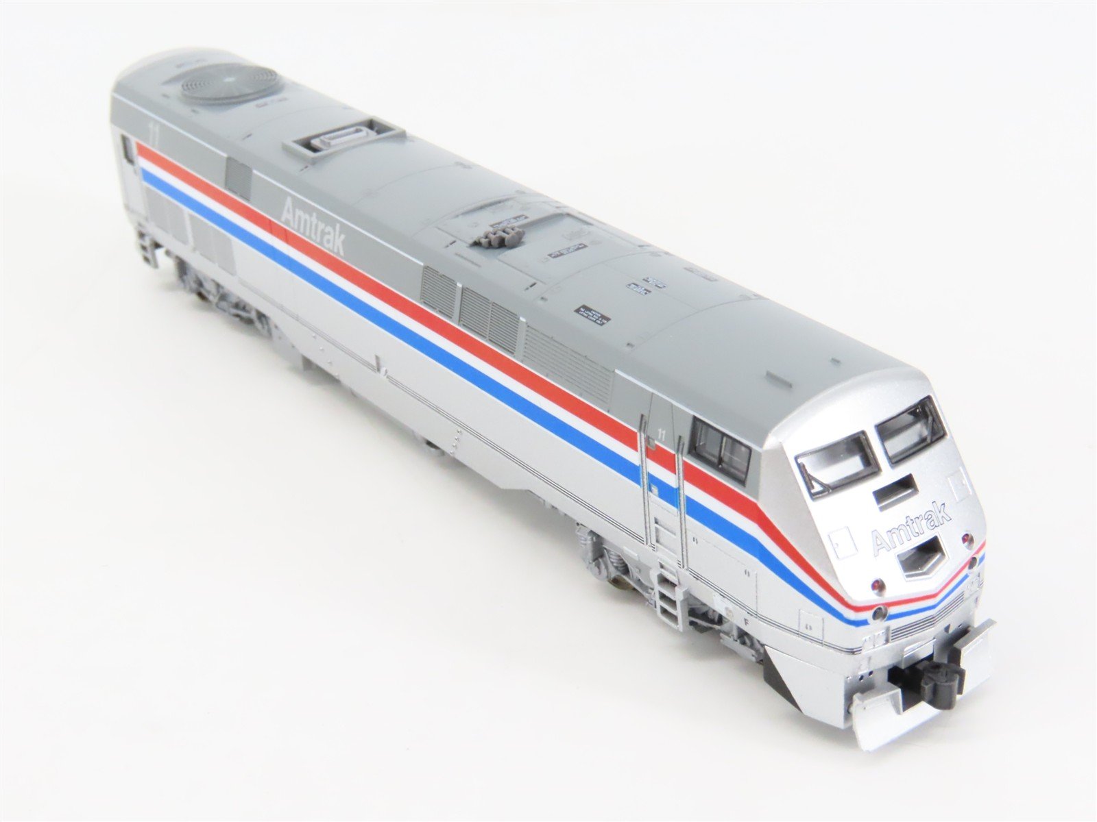 N Scale Kato 176-6001 Amtrak Phase II P42DC Diesel Locomotive #11