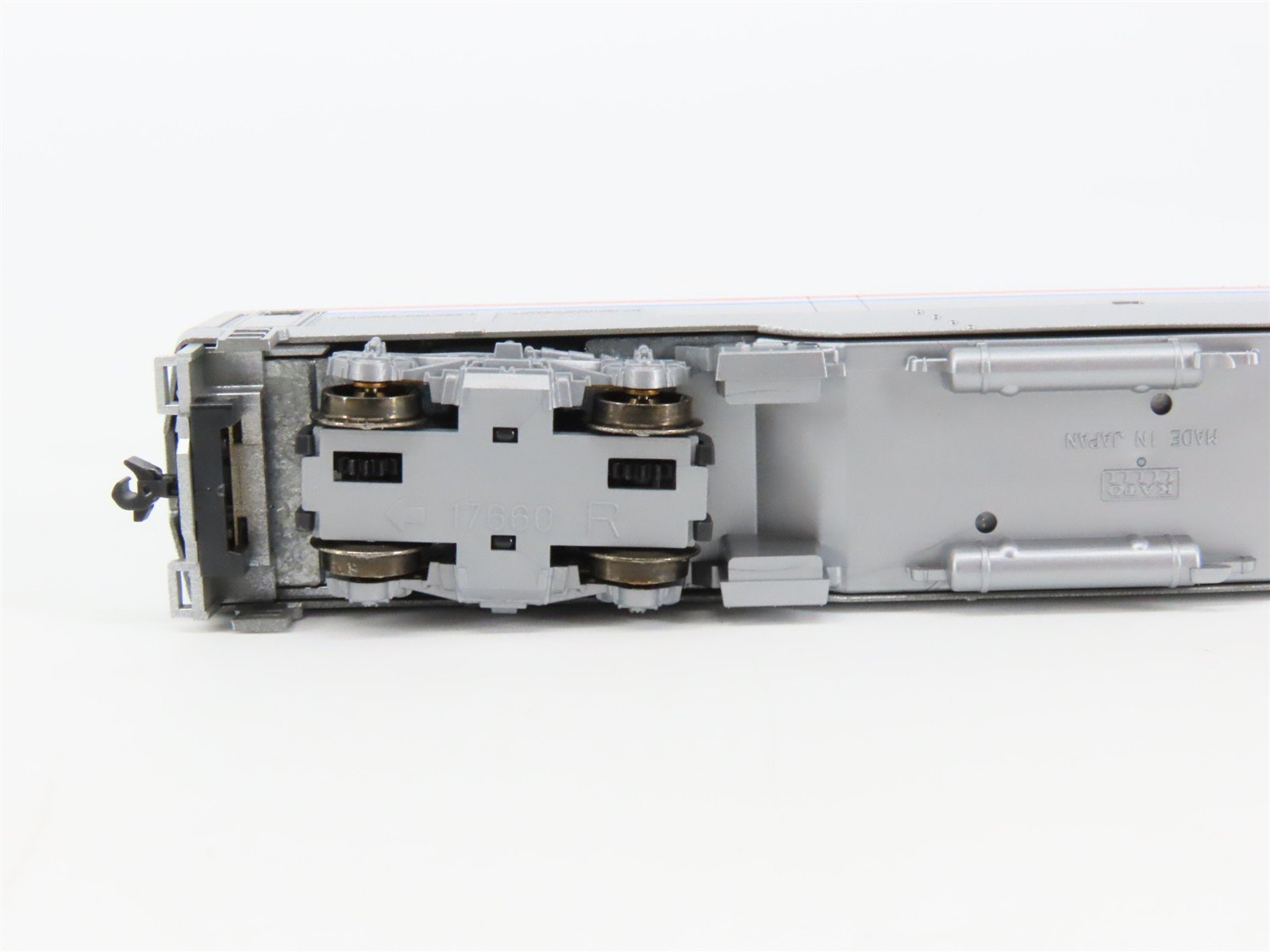 N Scale Kato 176-6001 Amtrak Phase II P42DC Diesel Locomotive #11
