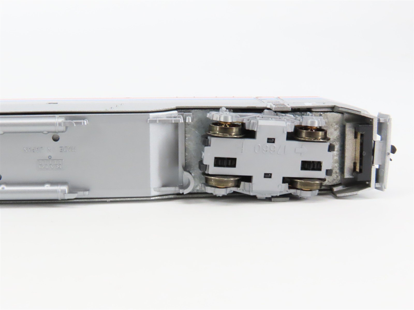 N Scale Kato 176-6001 Amtrak Phase II P42DC Diesel Locomotive #11