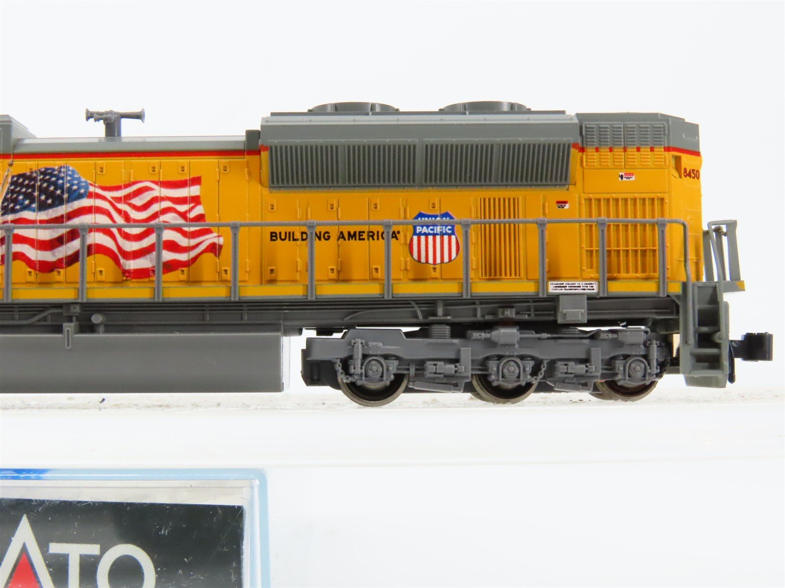 N Scale Kato 176-8403 UP Union Pacific SD70ACe Diesel Locomotive #8450