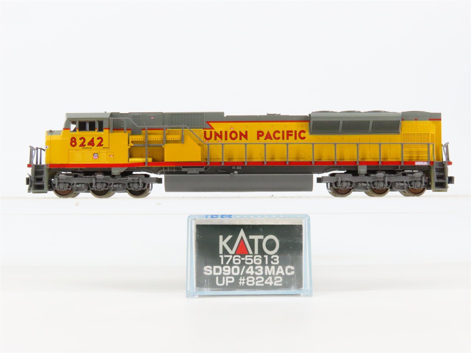 N Scale Kato 176-5613 UP Union Pacific SD90/43MAC Diesel Loco #8242