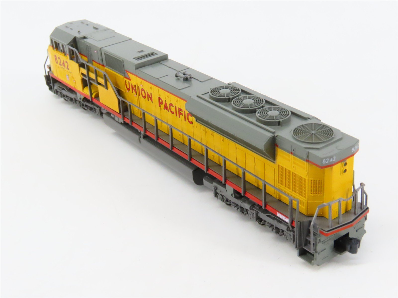 N Scale Kato 176-5613 UP Union Pacific SD90/43MAC Diesel Loco #8242