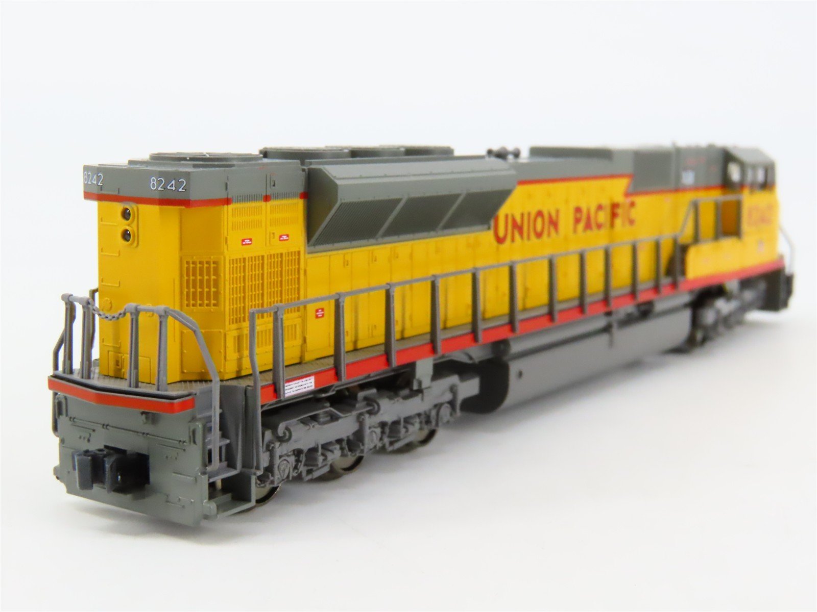 N Scale Kato 176-5613 UP Union Pacific SD90/43MAC Diesel Loco #8242