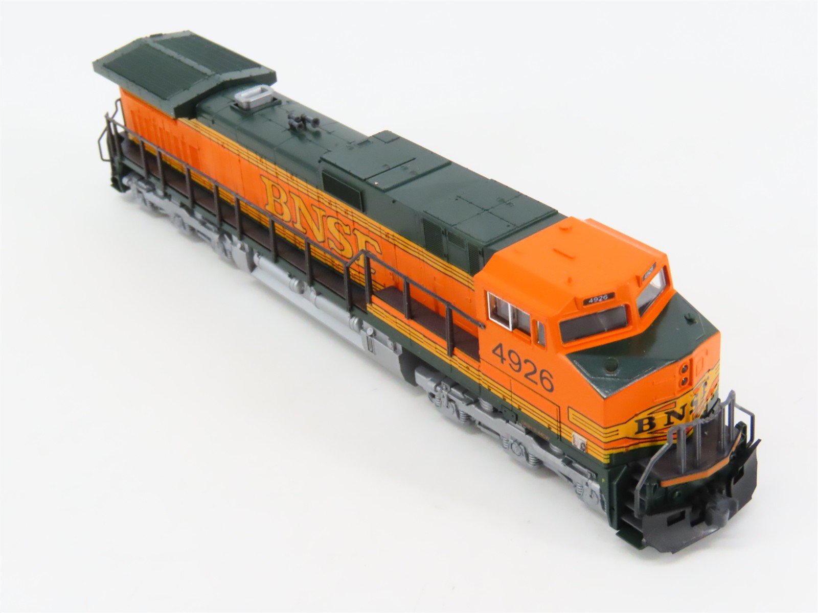 N Scale Kato 176-5901 BNSF Railway C44-9W Diesel Locomotive #4926