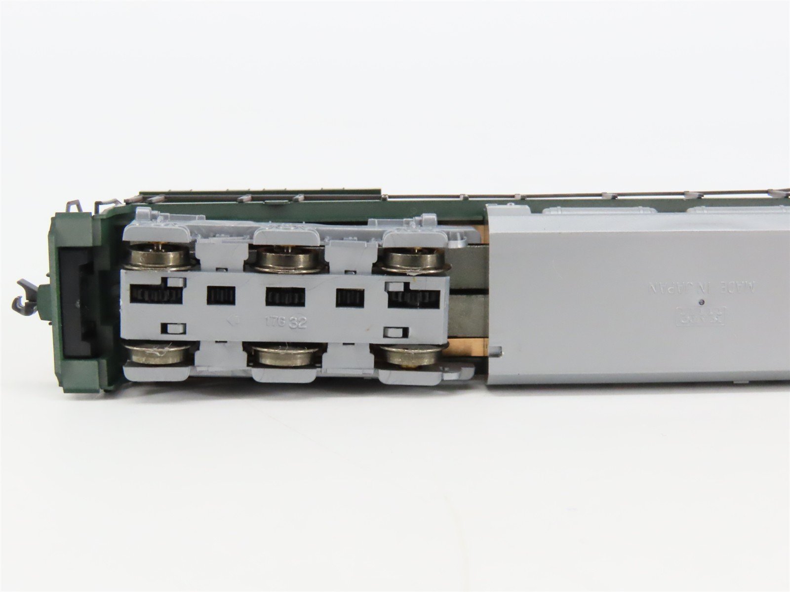 N Scale Kato 176-5901 BNSF Railway C44-9W Diesel Locomotive #4926