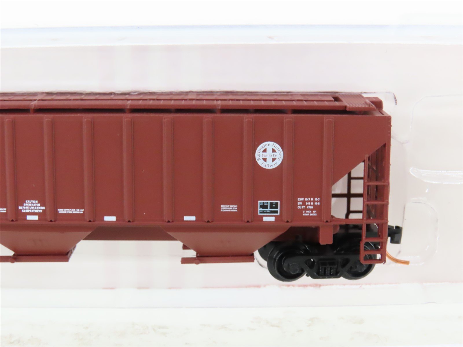N Scale Red Caboose RM-25404-7 BNSF Railway 3-Bay Covered Hopper #433201